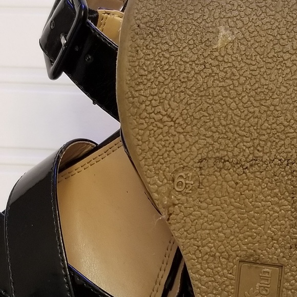 Shoes - Picture 4 of 5